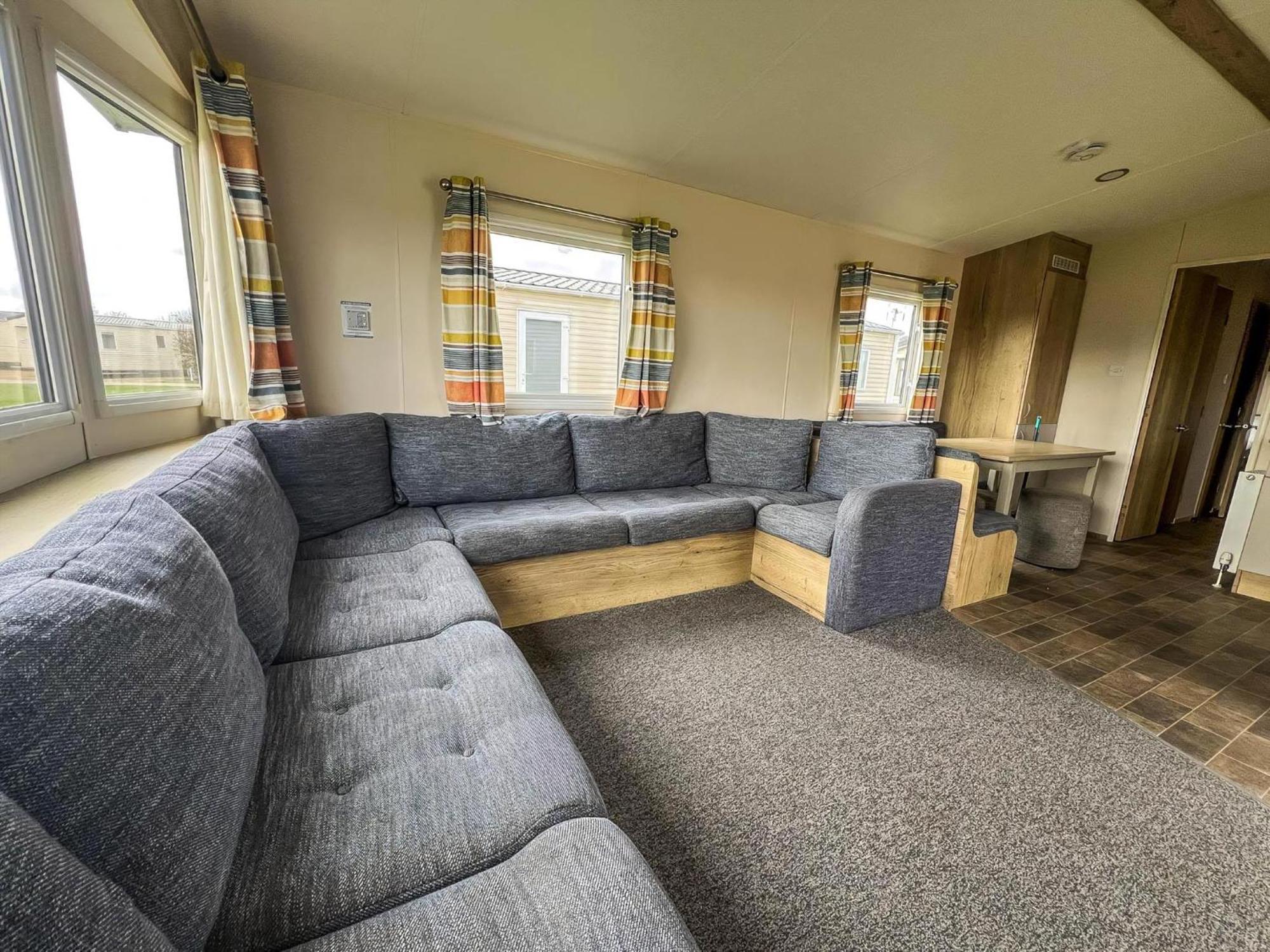 Great Oakley  Homely 8 Berth Caravan At Dovercourt Holiday Park, Essex Ref 44201H מראה חיצוני תמונה